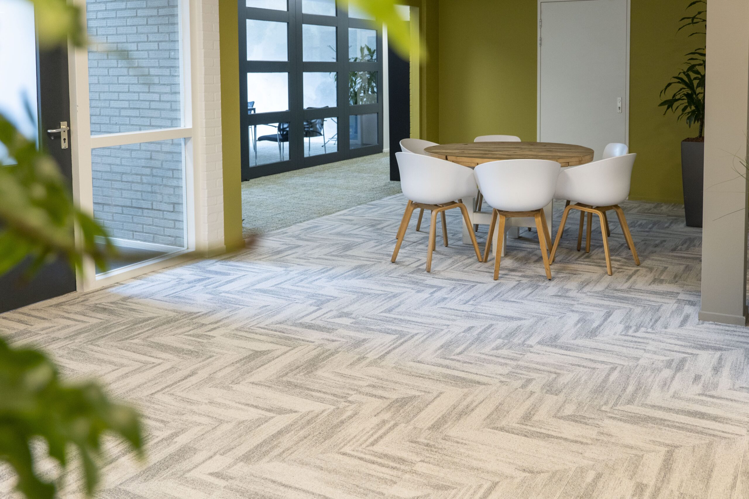 Circular Shapes patroon in ontmoetingsruimte van Alfa College Groningen